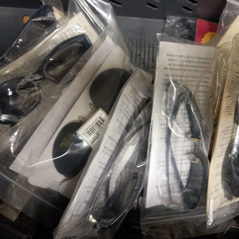 APPROXIMATELY 10 ASSORTED DE RIGO STING SUNGLASSES TO INCLUDE MODELS 4479, 6171, 4358, 6102 ETC. 
