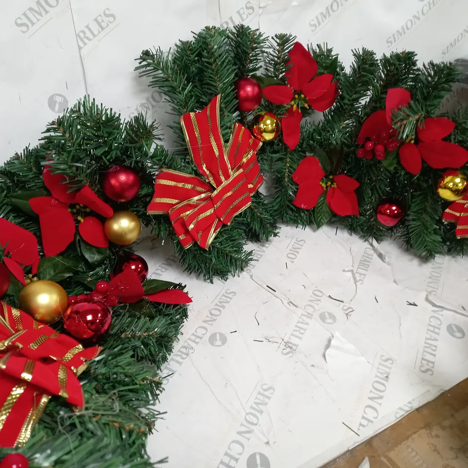 CHRISTMAS TREE THEMED WALL DECORATION 