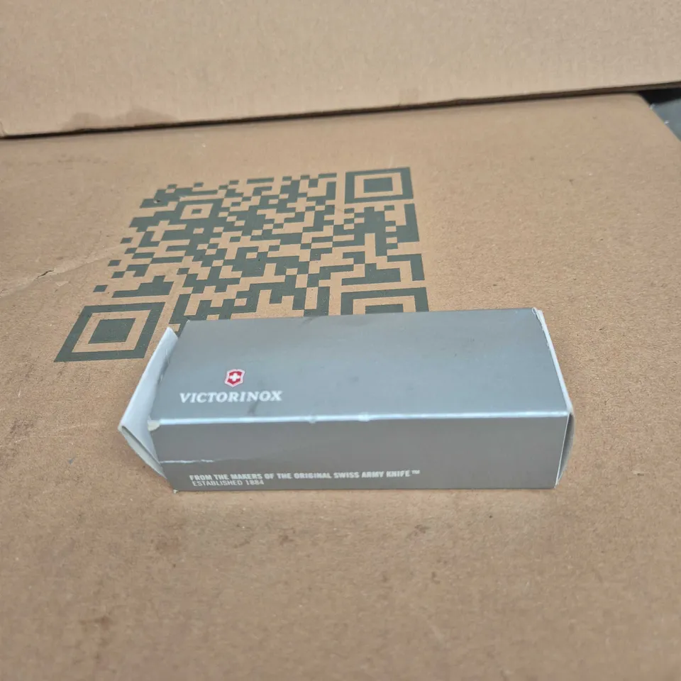 VICTORINOX SWISS CHAMP MULTI-TOOL – BOXED WITH USER GUIDE