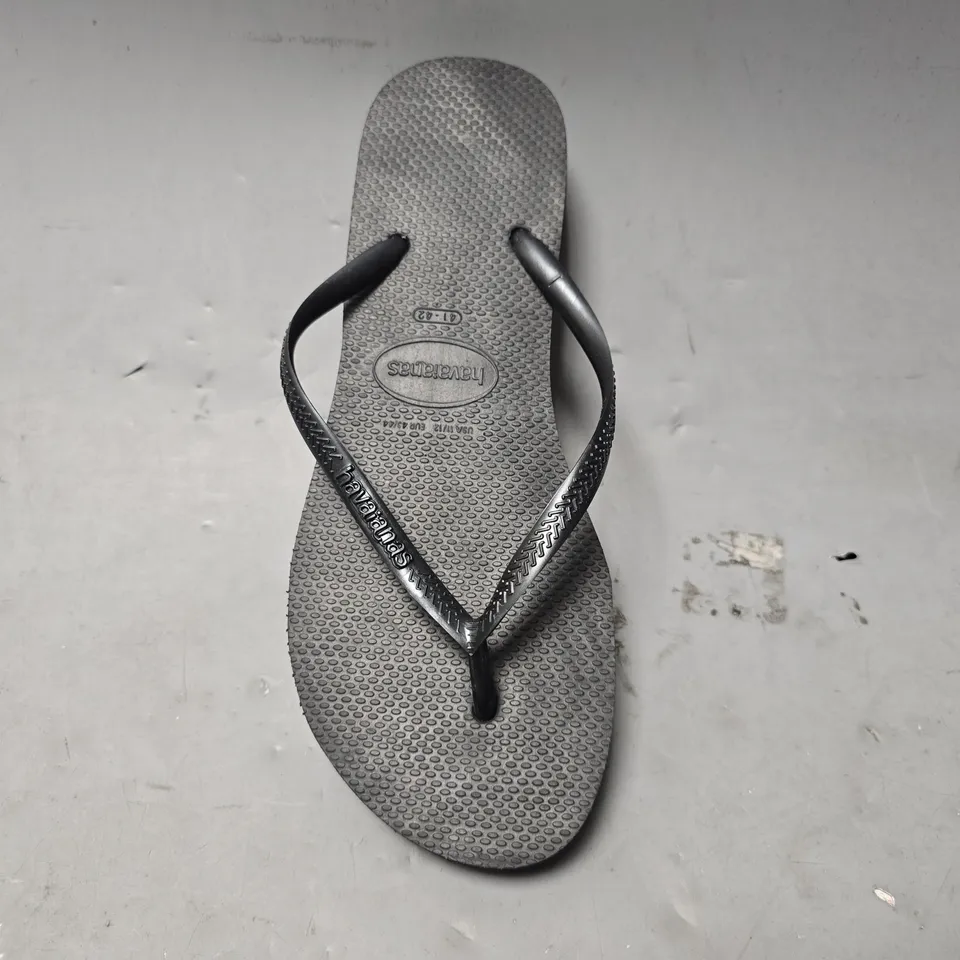 HAVAIANAS BLACK TOE POST FLIP FLOPS - SIZE 41/42