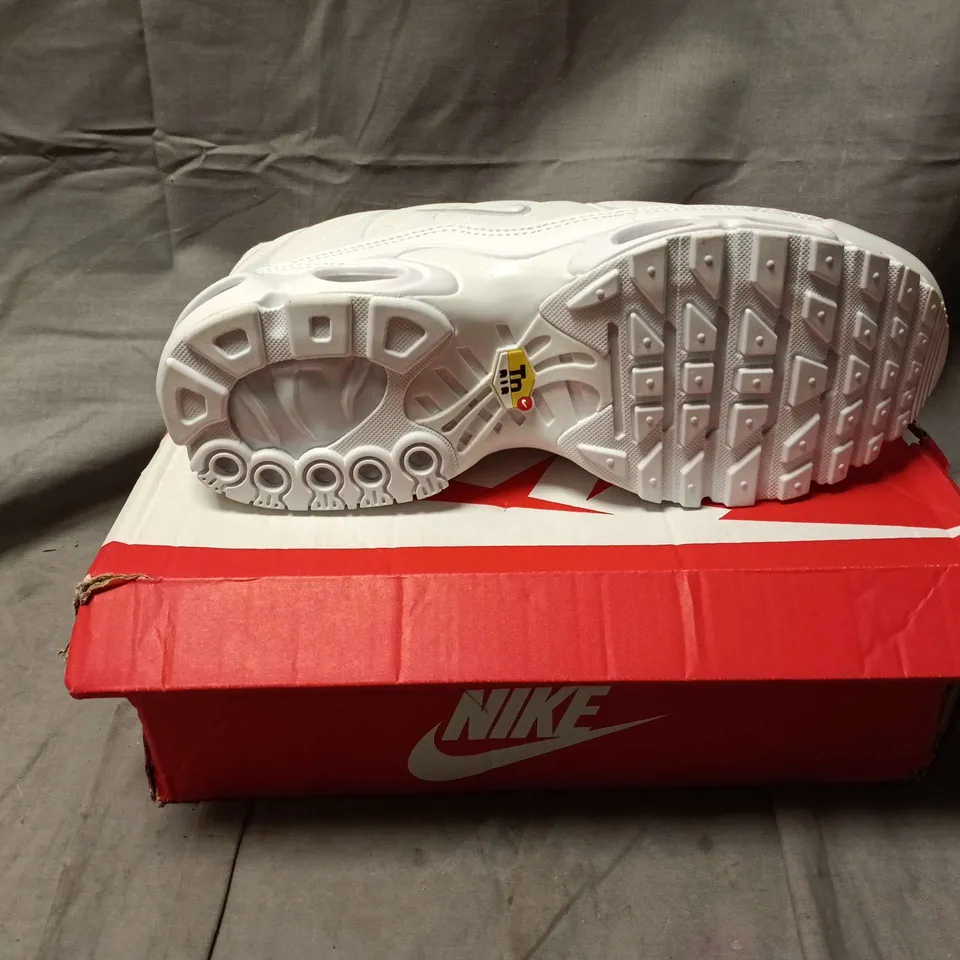 BOXED PAIR OF NIKE AIR MAX PLUS WHITE TRAINERS – UK 9 (US 10)
