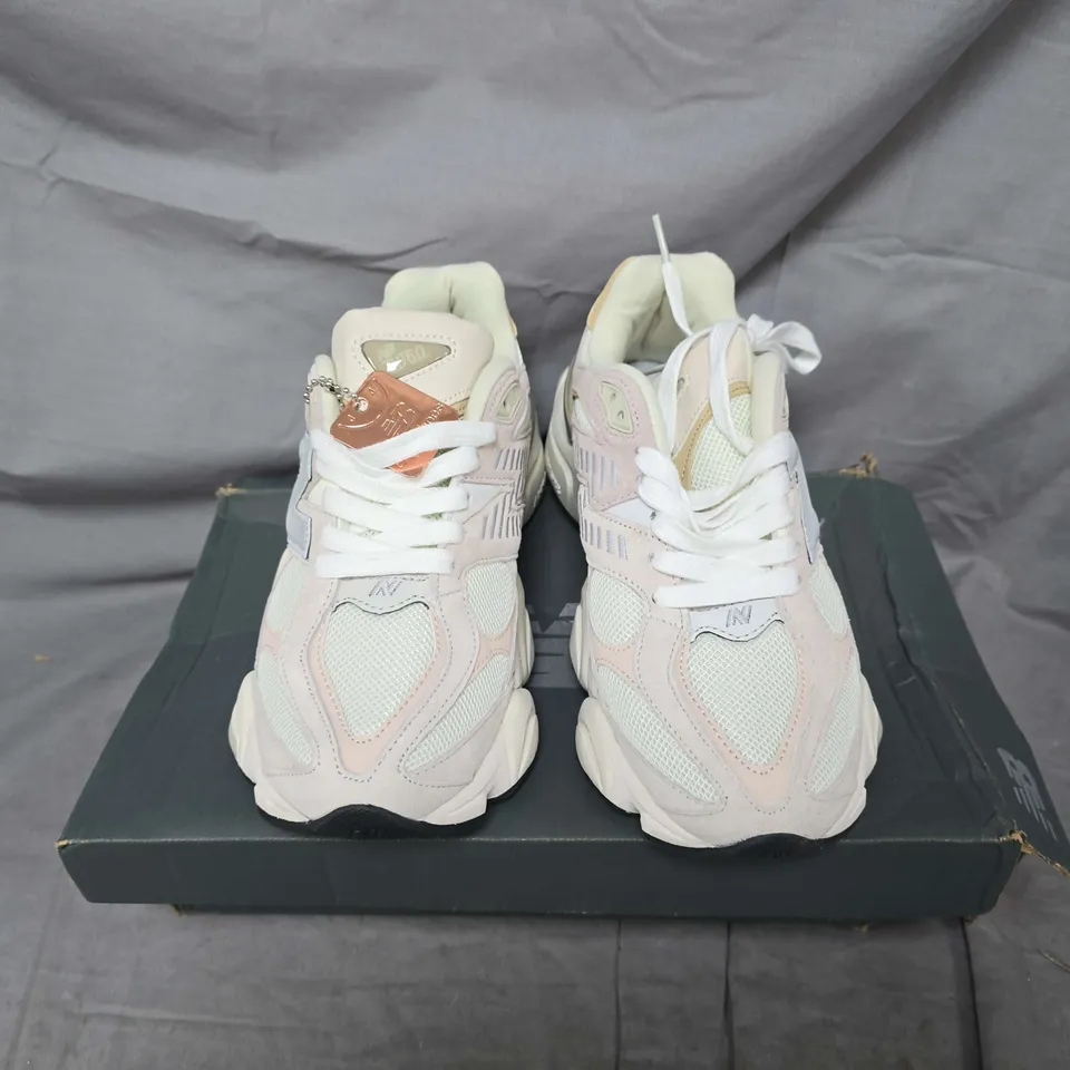 BOXED PAIR OF NEW BALANCE LIFESTYLE TRAINERS IN PINK/WHITE - UK 6