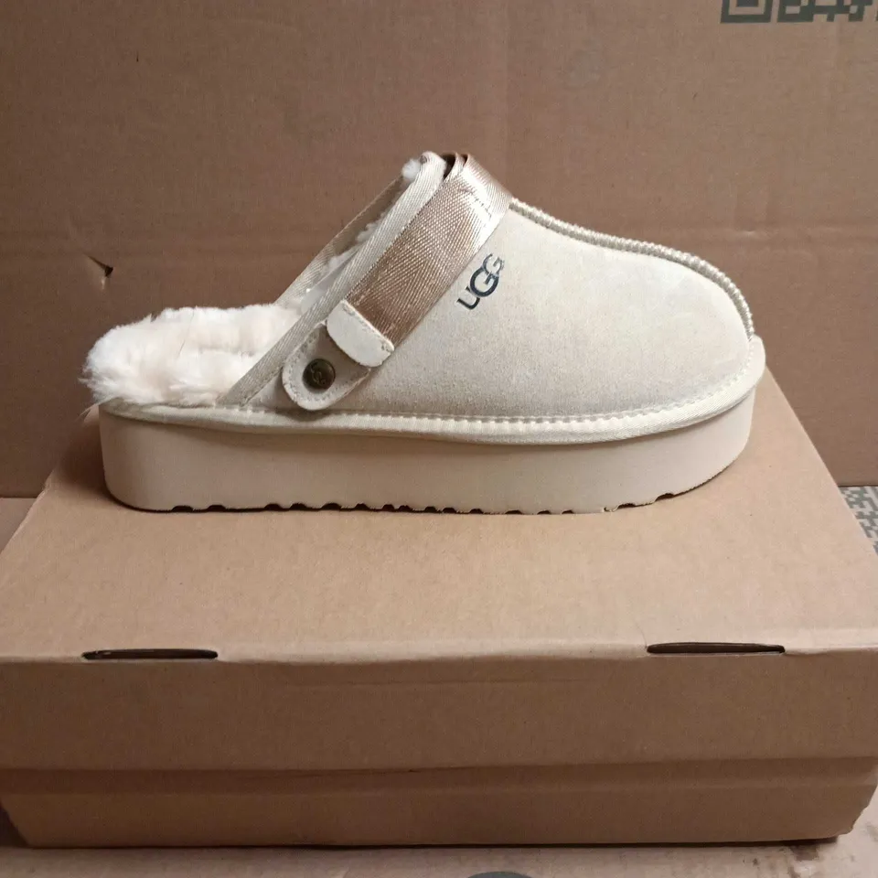 BOXED PAIR OF UGG WOMEN'S SLIPPERS – LIGHT BEIGE SUEDE WITH SHEARLING LINING - UK 7