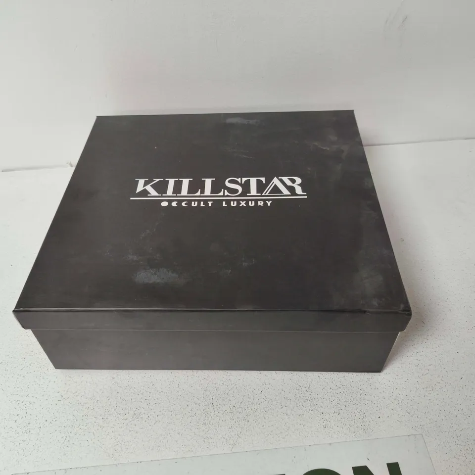 BOXED KILLSTAR DISCORDANT BOOTS IN BLACK - UK 8