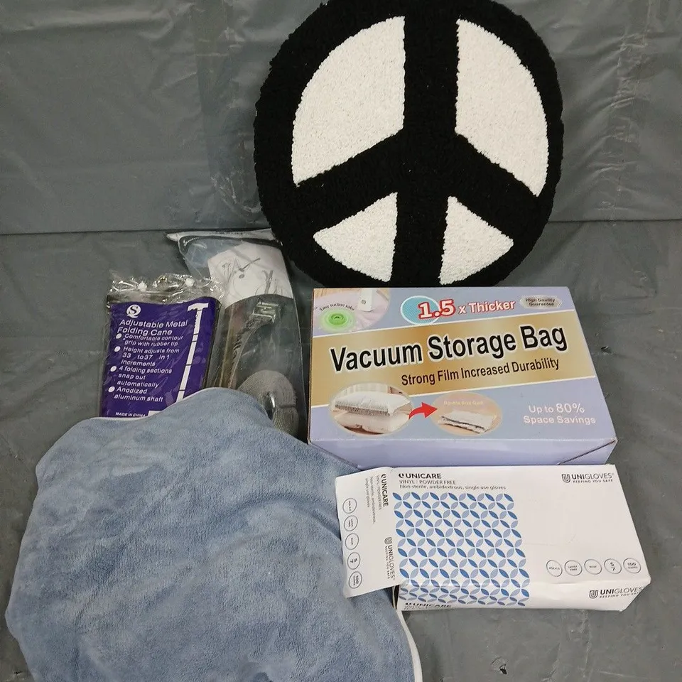 BOX OF APPROXIMATELY 12 ASSORTED HOUSEHOLD ITEMS TO INCLUDE - VACUUMSTORAGE BAGS, CUSHION, SINGLE USE GLOVES - ETC