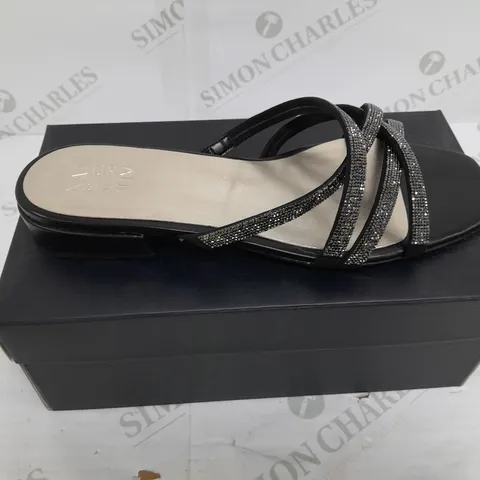 NATURALINERZ BLACK DIAMOND SMALL HEEL SANDLE