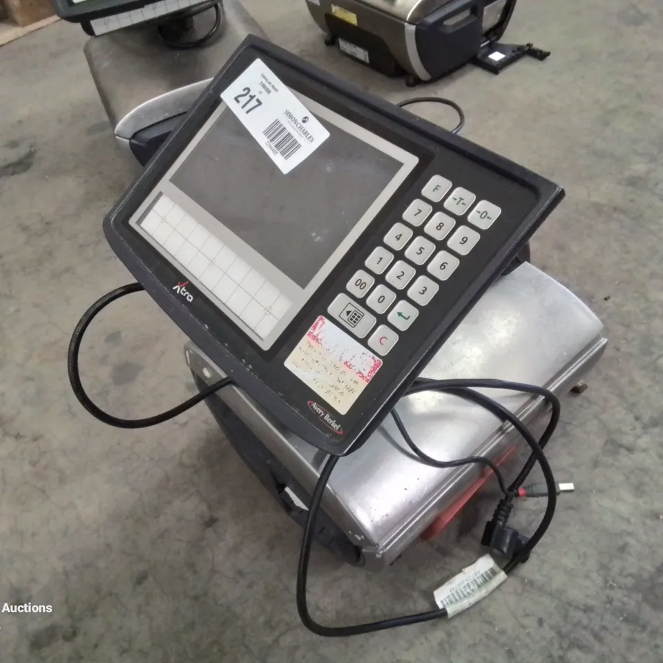 AVERY BERKEL XTS 600 LABEL & RECEIPT PRINTING TERMINAL AND SCALES