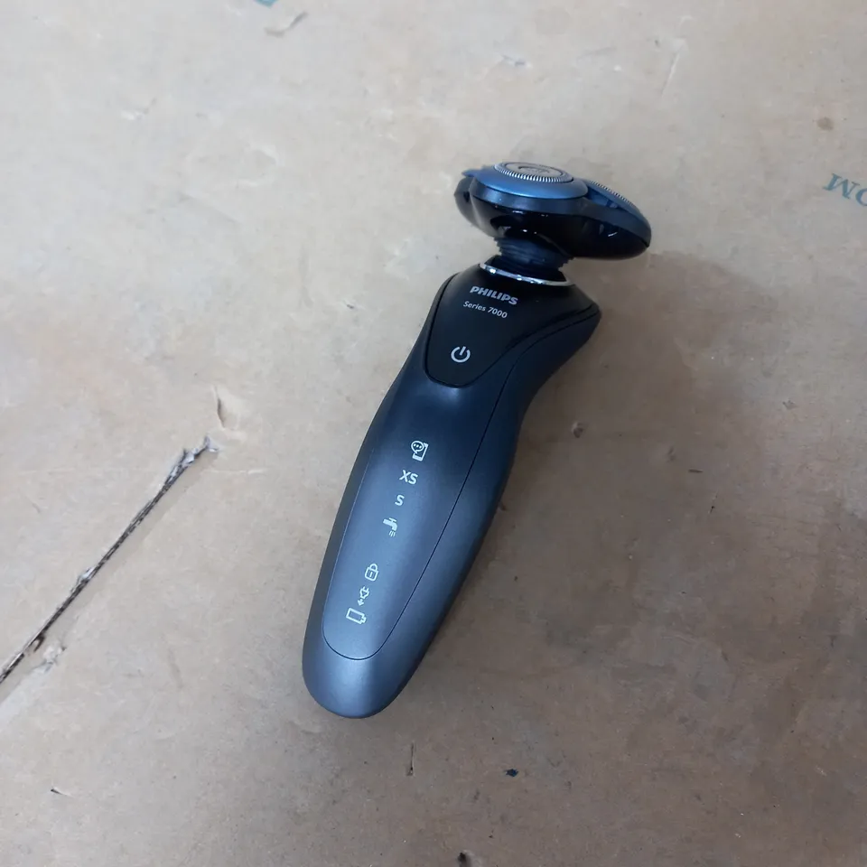 PHILLIPS SERIES 700 FACE SHAVER 