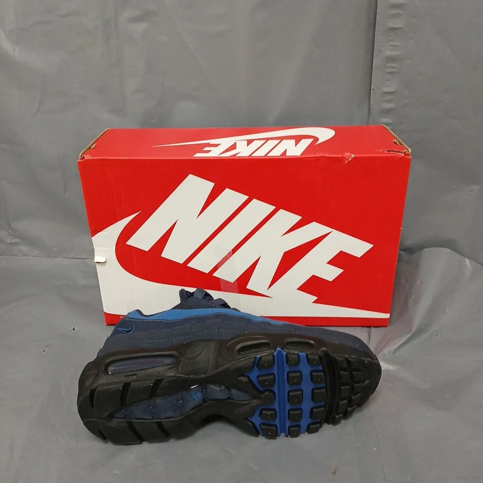 BOXED PAIR OF NIKE AIR MAX 95 BLACK/BLUE UK 6