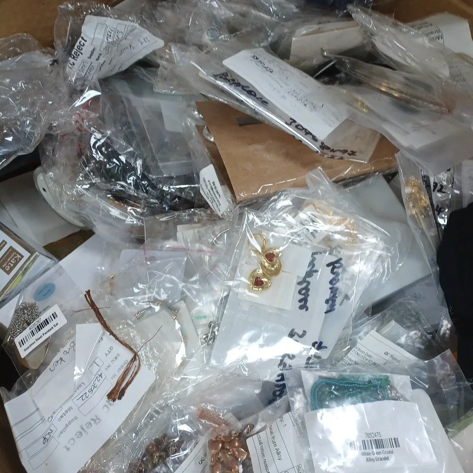 BOX OF APPROXIMATELY 100 ASSORTED HOUSEHOLD AND FASHION ITEMS TO INCLUDE SUPPORT & POSTURE BRA, BLADELESS NECK COOLER, PINK SALT, VARIOUS JEWELLERY, ETC