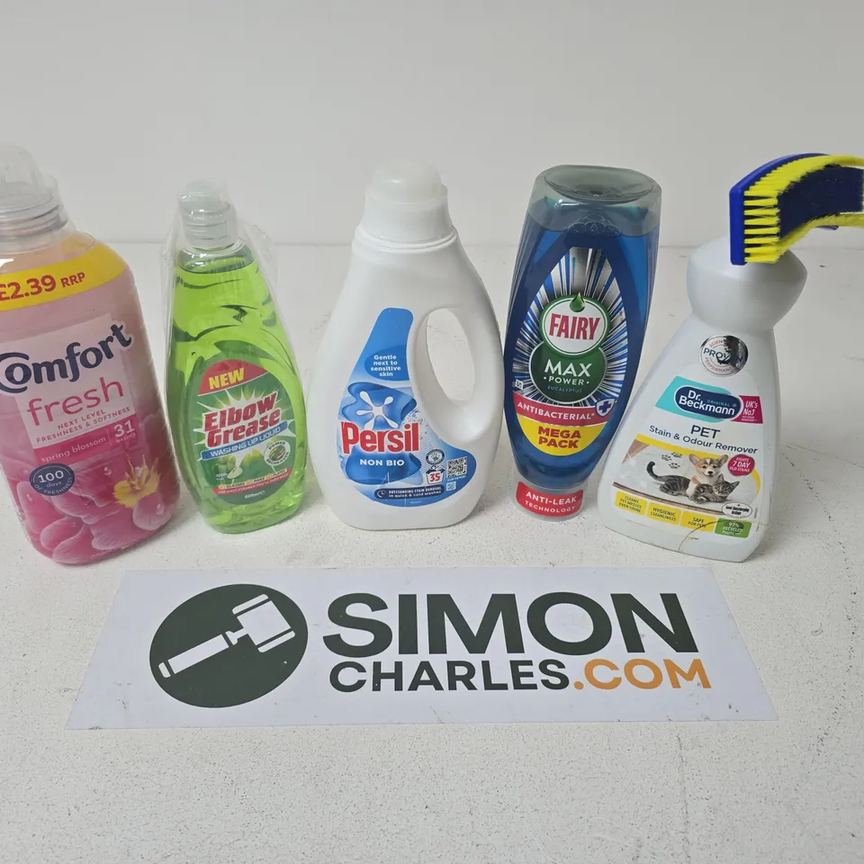 APPROXIMATELY 12 ASSORTED HOUSEHOLD LIQUID PRODUCTS TO INCLUDE DR BECKMANN PET STAIN & ODOUR REMOVER, ELBOW GREASE WASHING UP LIQUID, COMFORT FRESH, ETC