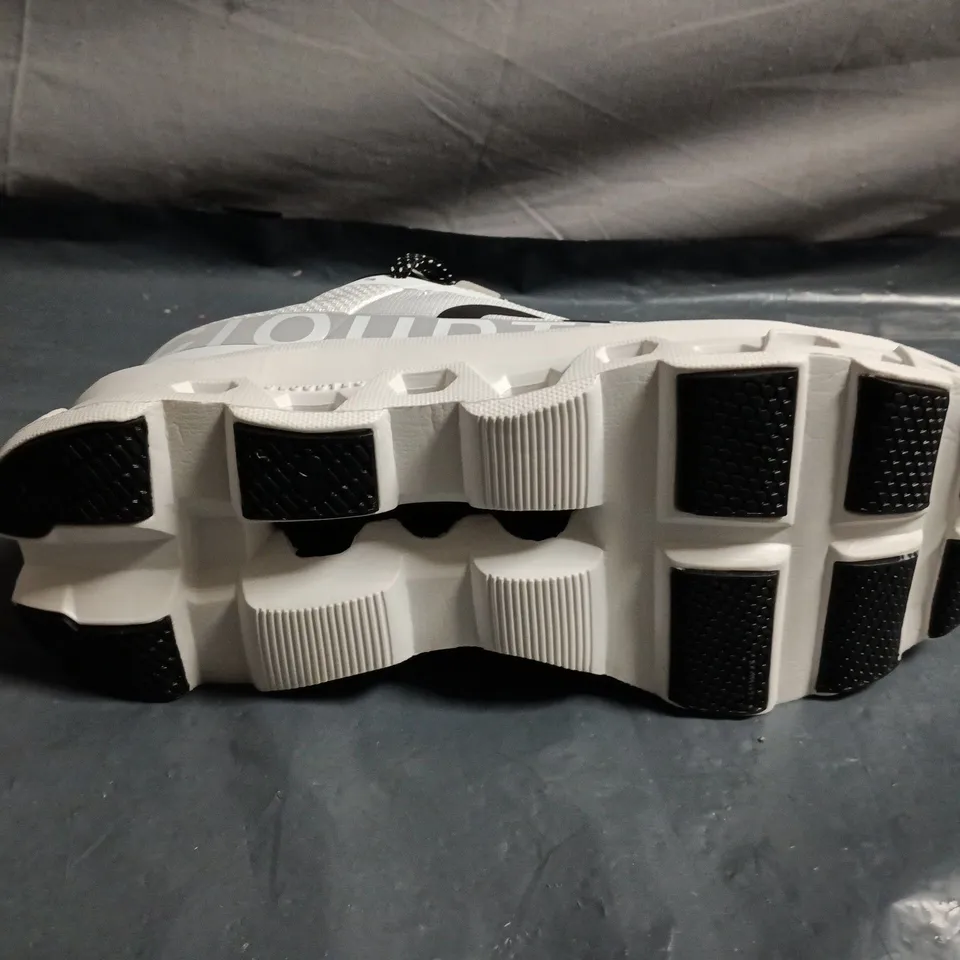 PAIR OF ON RUNNING CLOUDTEC SHOES – UK SIZE 6