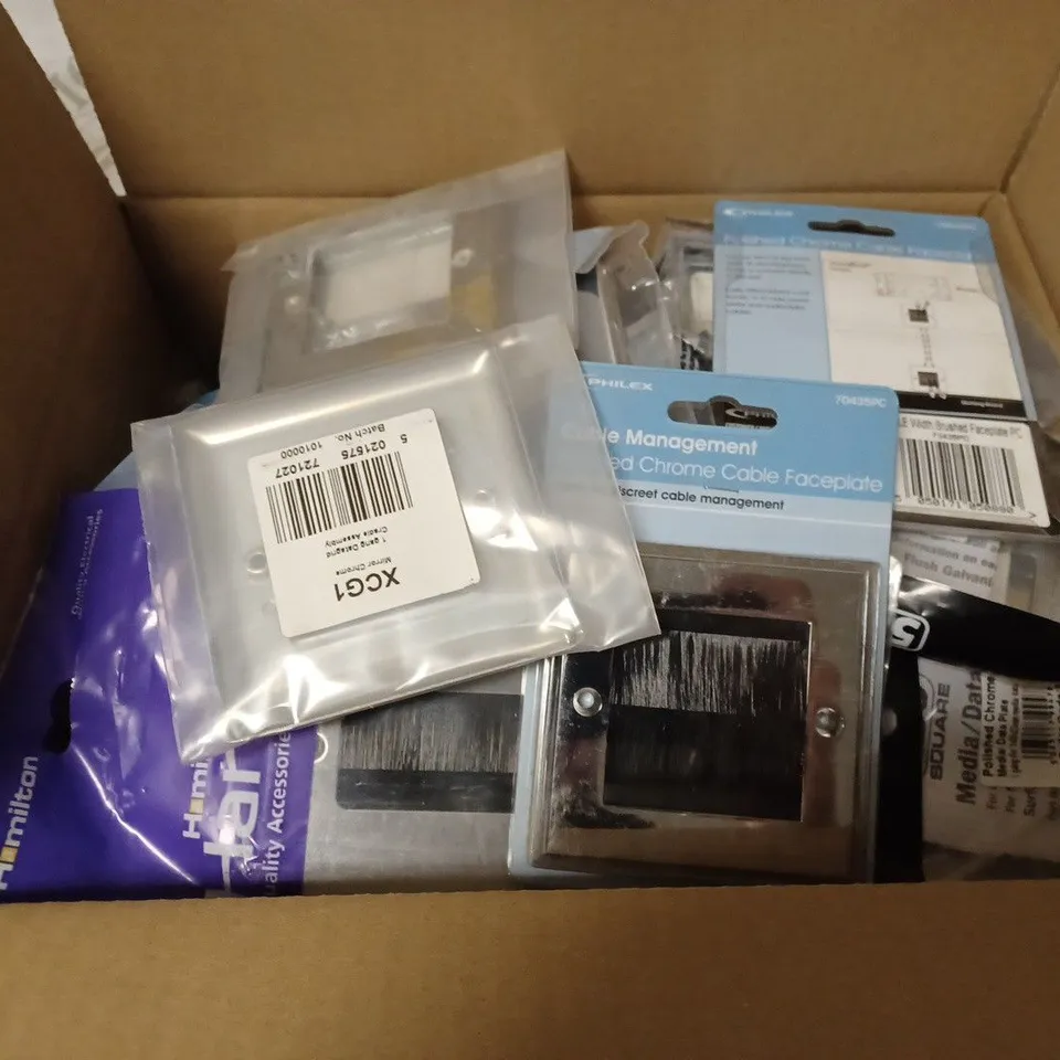 LOT OF APPROXIMATELY 25 WALLPLATES OF DIFFERENT SIZES AND VARIETIES TO INCLUDE MIRROR CHROME SWITCH WALLPLATE, PHILEX POLISHED CHROME CABLE FACEPLATE, HAMILTON SAVILE WALLPLATE WITH BRUSHES, ETC