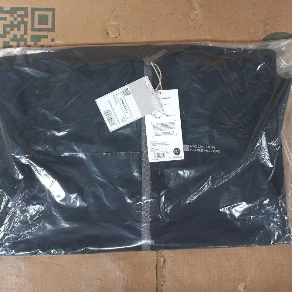 BAGGED MOUNTAIN WAREHOUSE RETREAT KIDS LIGHTWEIGHT SOFTSHELL JACKET IN BLACK SIZE 11-12 YEARS