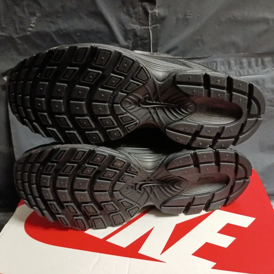 NIKE V5 RUNNING TRAINERS IN BLACK - UK 7