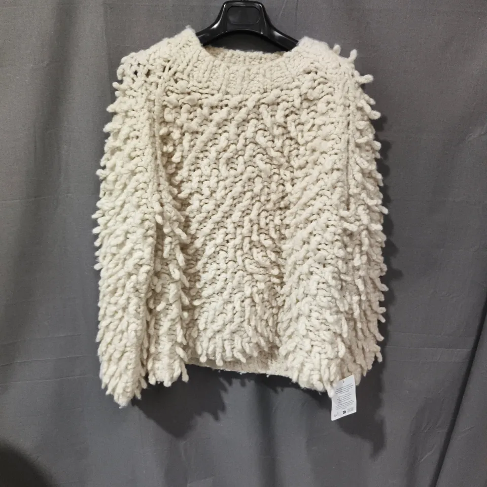 ARRANGE CREAM TEXTURED KNIT SWEATER – UK SIZE S