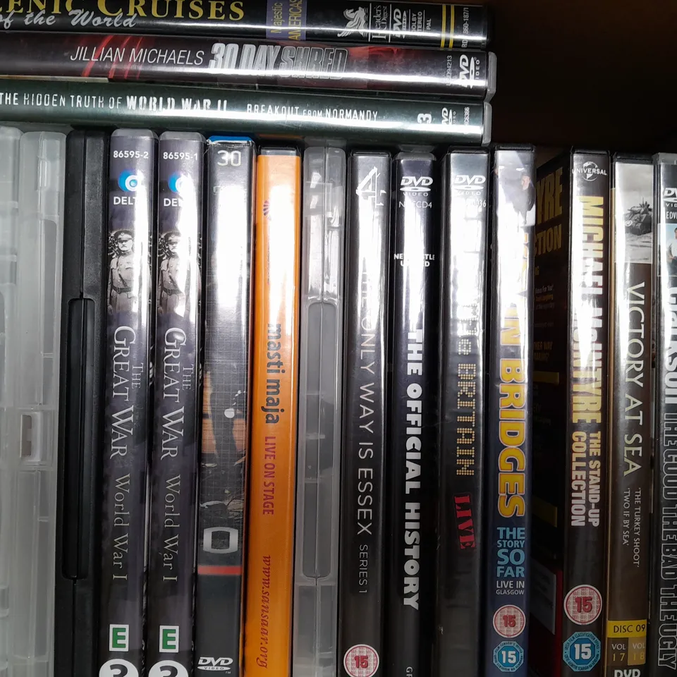 BOX OF APPROXIMATELY 20 ASSORTED DVDS TO INCLUDE SIMPSONS TREEHOUSE OF HORROR, FIFA FEVER, SEVEN, ETC