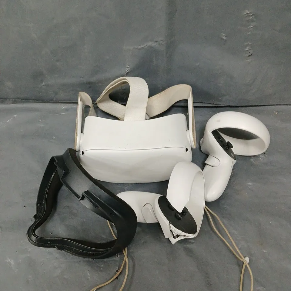 META QUEST 2 VR HEADSET 