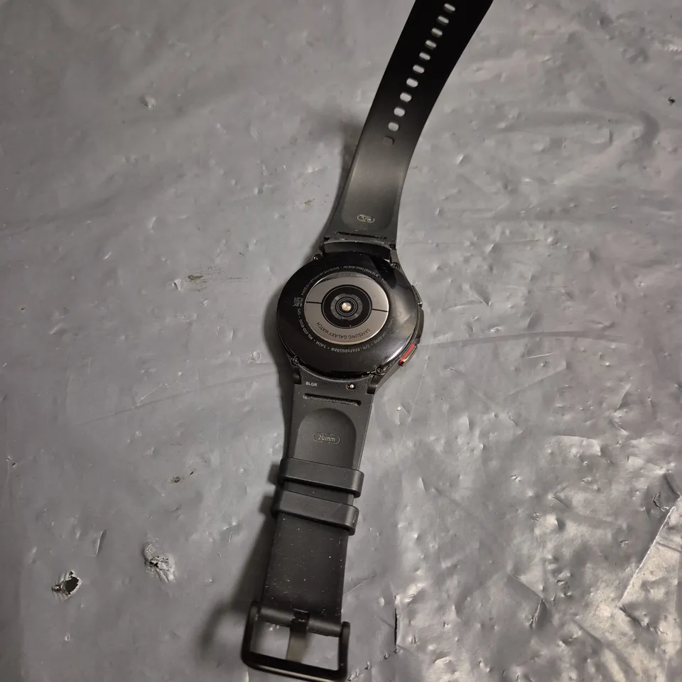 SAMSUNG GALAXY WATCH 4 CLASSIC IN BLACK RUBBER STRAP