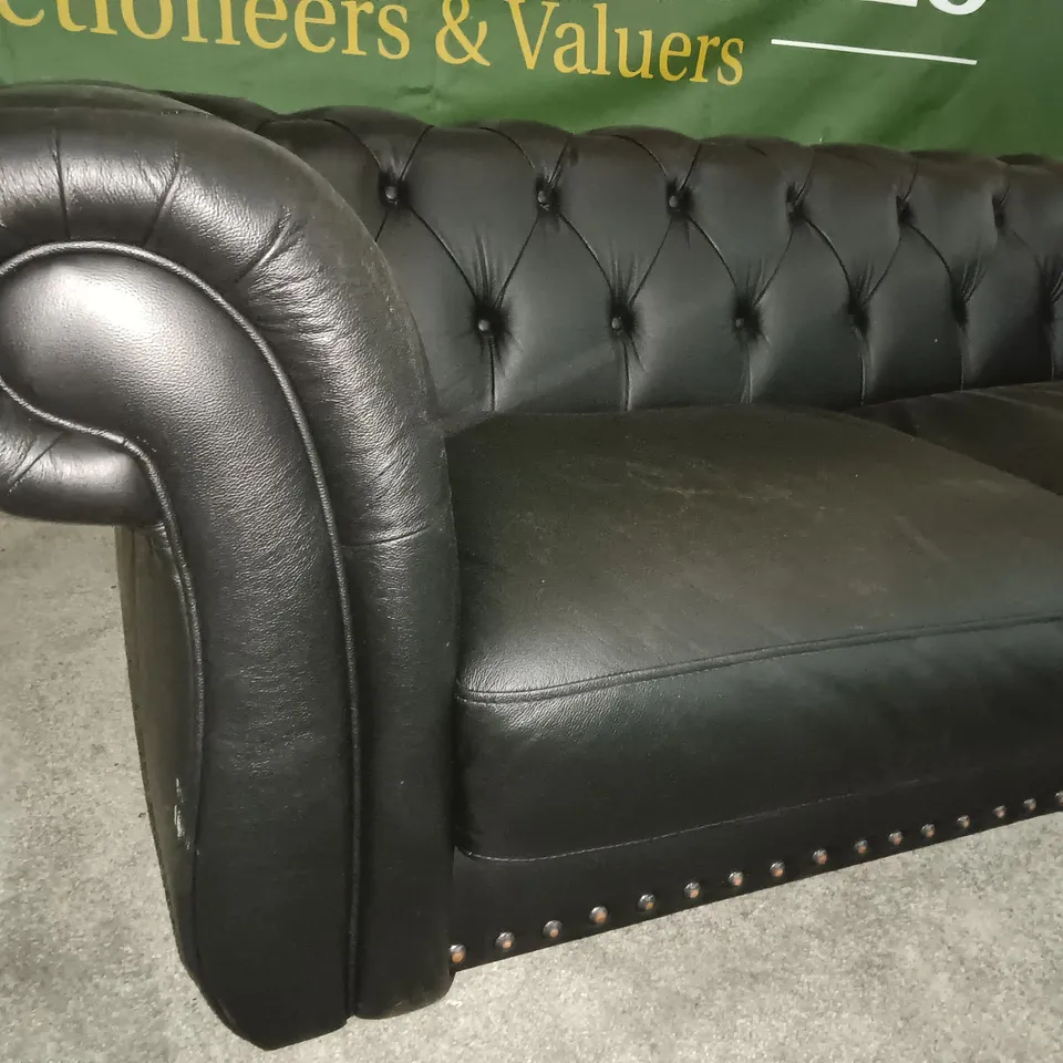 BLACK FAUX LEATHER BUTTON DETAIL SCROLL ARMED 2-SEATER SOFA WITH STUD BOTTOM TRIM