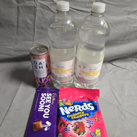 APPROXIMATELY 5 ASSORTED FOOD &DRINK ITEMS TO INCLUDE - CHOCOLATES, SWEETS AND BOTTLED WATER - COLLECTION ONLY