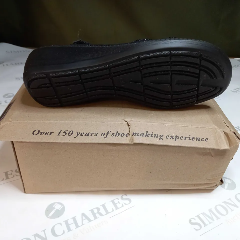 BOXED PAIR OF CUSHION WALK EMBELLISHED STRAPPY SANDALS IN BLACK - 8