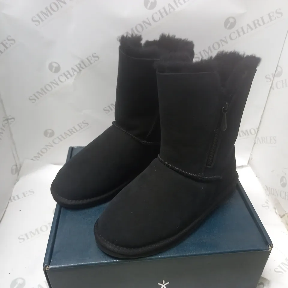 BOXED ANKAA BLACK SHEEPSKIN BOOTS - SIZE 8