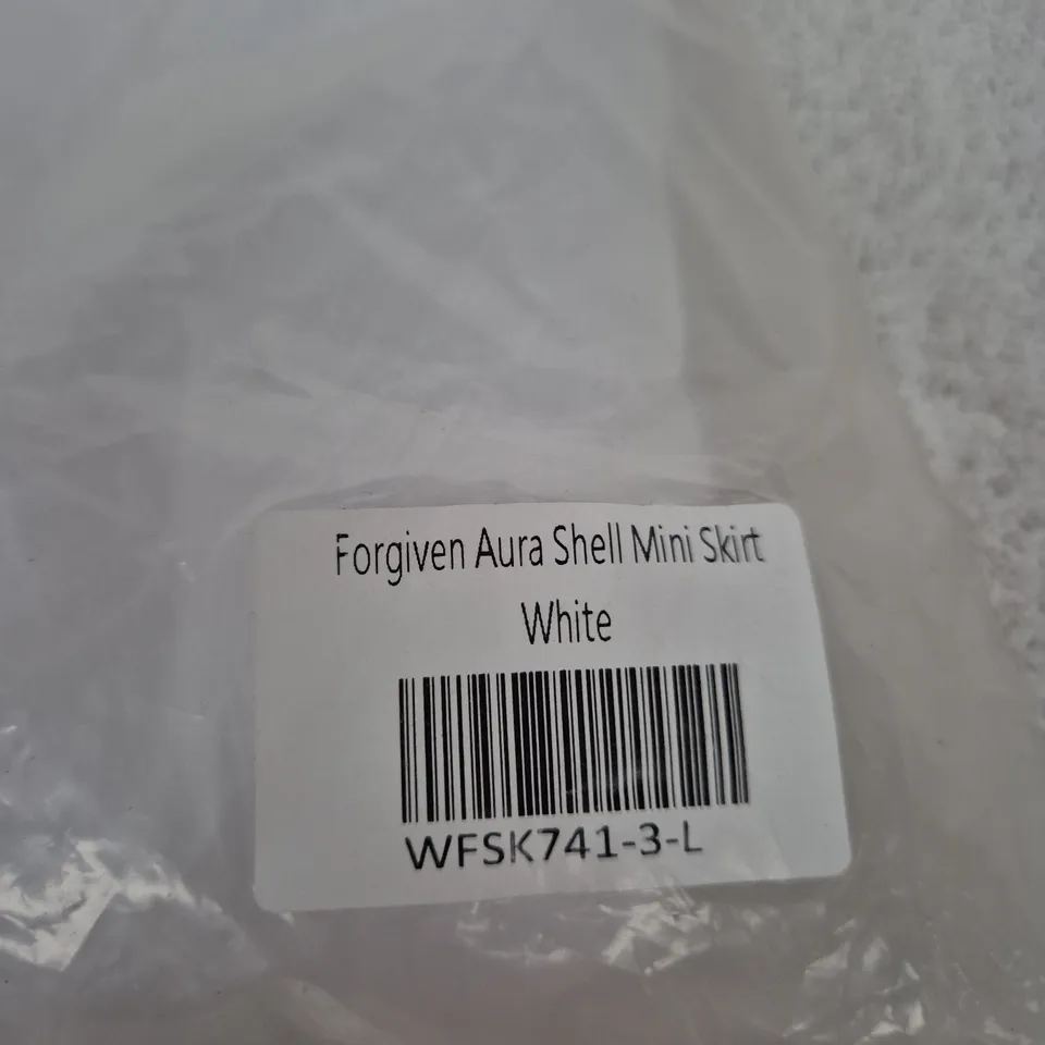 WHITE FOX FORGIVEN AURA SHELL MINI SKIRT – LARGE 
