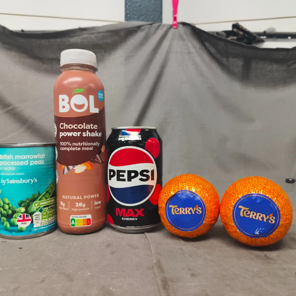 APPROXIMATELY 10 ASSORTED FOOD AND DRINK ITEMS TO INCLUDE CHOCOLATE ORANGE, PEPSI, ETC