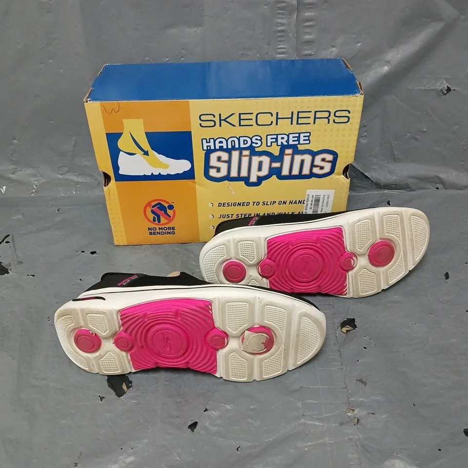 BOXED PAIR OF SKETCHERS HANDS FREE SLIP IN ARCH 2.0 BLACK SIZE 6