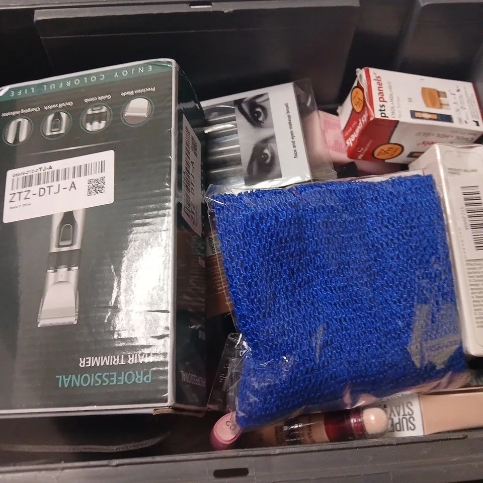 APPROXIMATELY 15 ASSORTED HEALTH & BEAUTY PRODUCTS TO INCLUDE CETRABEN CREAM, BAREMINERALS GEN NUDE BRONZER, BYOMA GEL-CREAM, ETC - COLLECTION ONLY