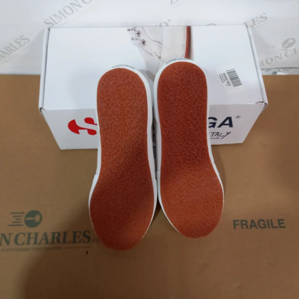 BOXED PAIR OF SUPERGA WHITE TRAINERS SIZE 43