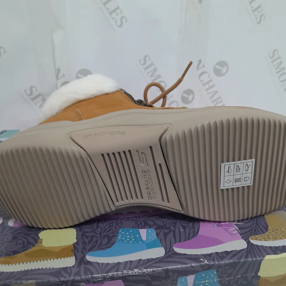 SKETCHERS LACE UP CHUG BOOT SIZE 4.5