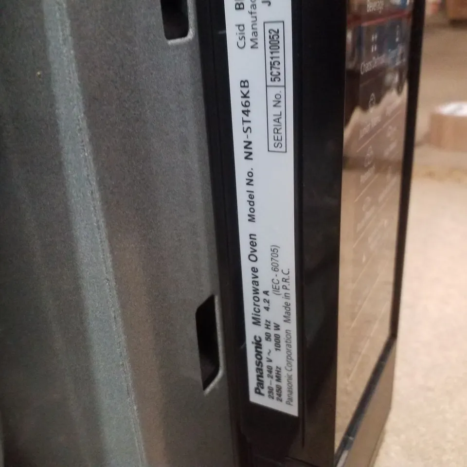 BOXED PANASONIC 32L COMPACT SOLO MICROWAVE OVEN - BLACK