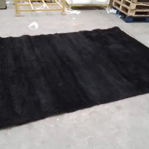 QUALITY DESIGNER AREA RUG - APPROXIMATELY 280X210CM