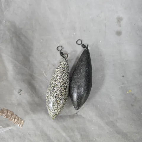  TEARDROP-SHAPED FISHING LURES – SPECKLED SILVER & BLACK FINISHES