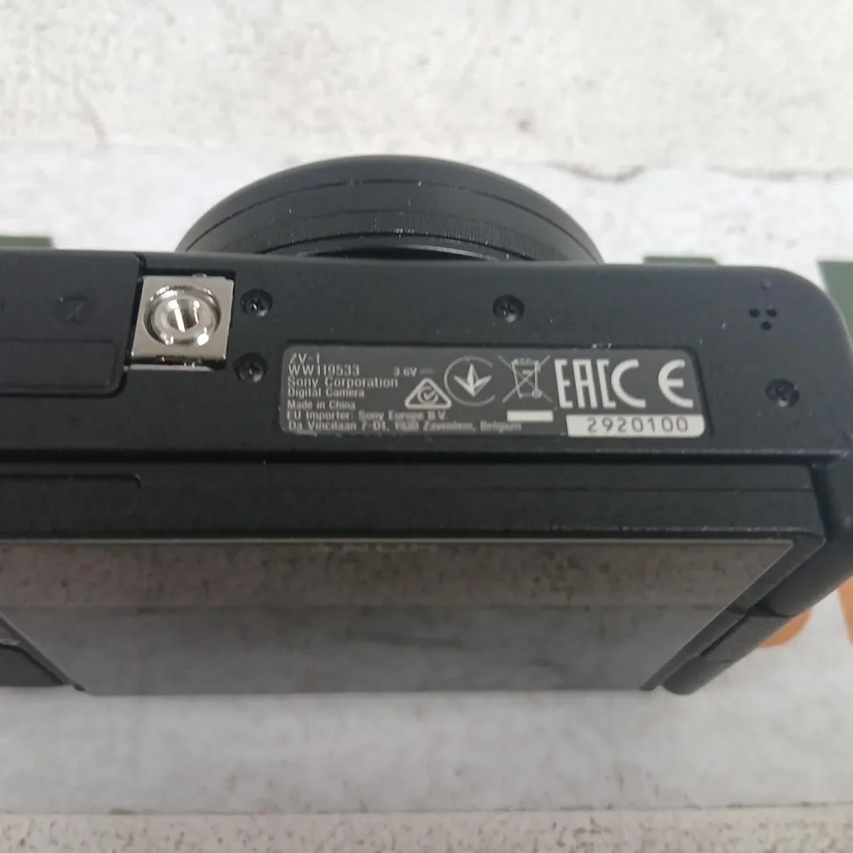 SONY DIGITAL CAMERA WITH ZEISS VARIO-SONNAR T* LENS
