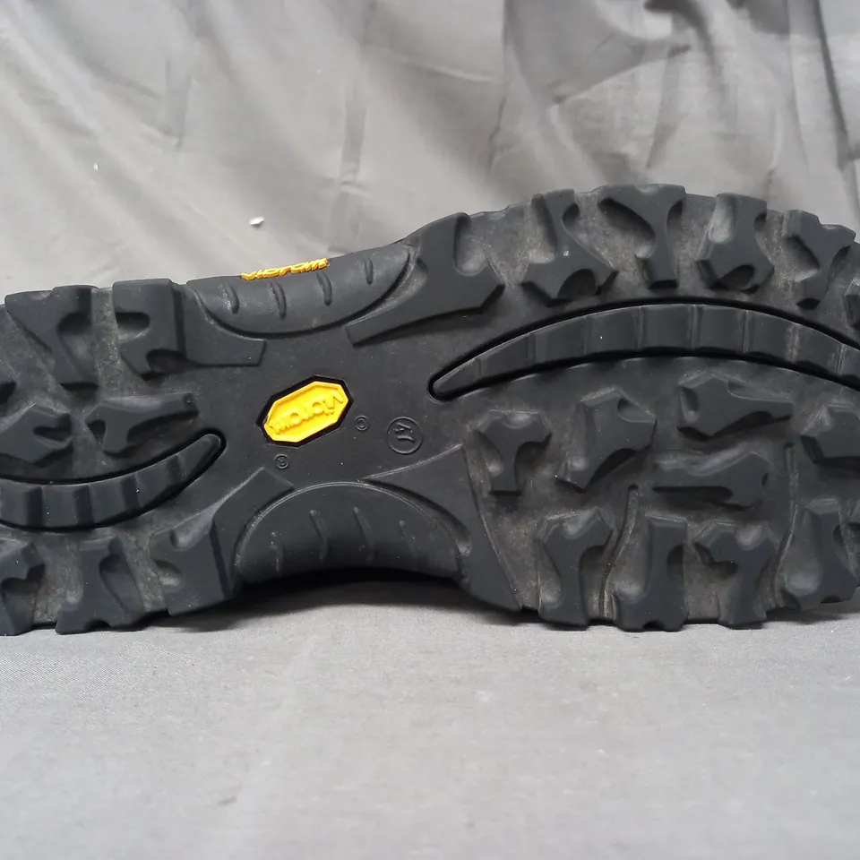 BOXED PAIR OF GRISPORT WATERPROOF SHOES IN BROWN EU SIZE 47