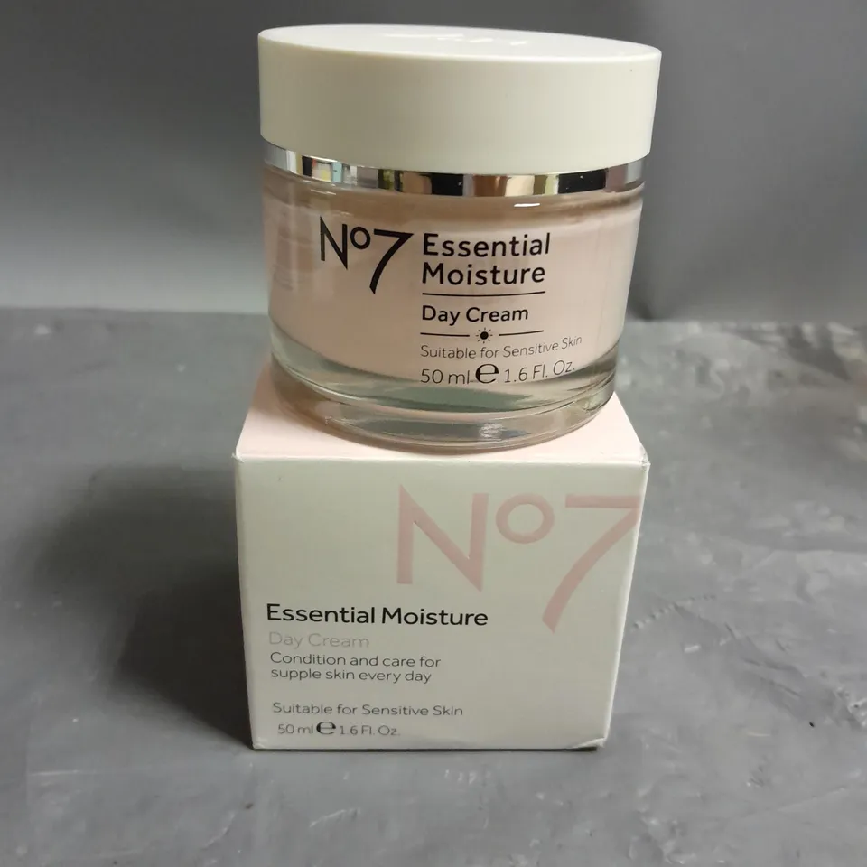 NO7 ESSENTIAL MOISTURE DAY CREAM 50ML