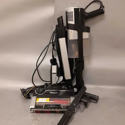 BOXED SHARK STRATOS ANTI HAIR WRAP PET PRO VACUUM CLEANER HZ3000UKT