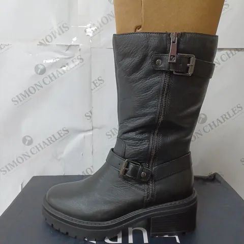 BOXED NATURALIZER CALF BOOTS, BLACK - SIZE 5