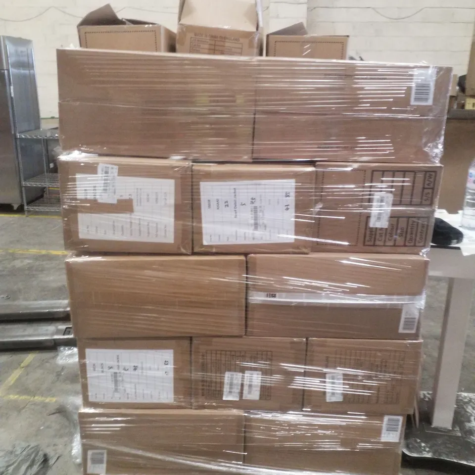 PALLET OF APPROXIMATELY 105 BRAND NEW WOMEN'S QUALITY DESIGNER CLOTHING ITEMS TO INCLUDE; SIMPLY BE MAXI AVIATOR, SIMPLY BE GREY  BORG JACKET, JD WILLIAM'S  DUFFLE JAKET