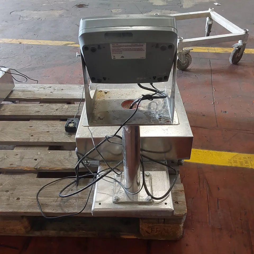 OHAUS DEFENDER 3000 BENCH SCALE WITH T31P DISPLAY