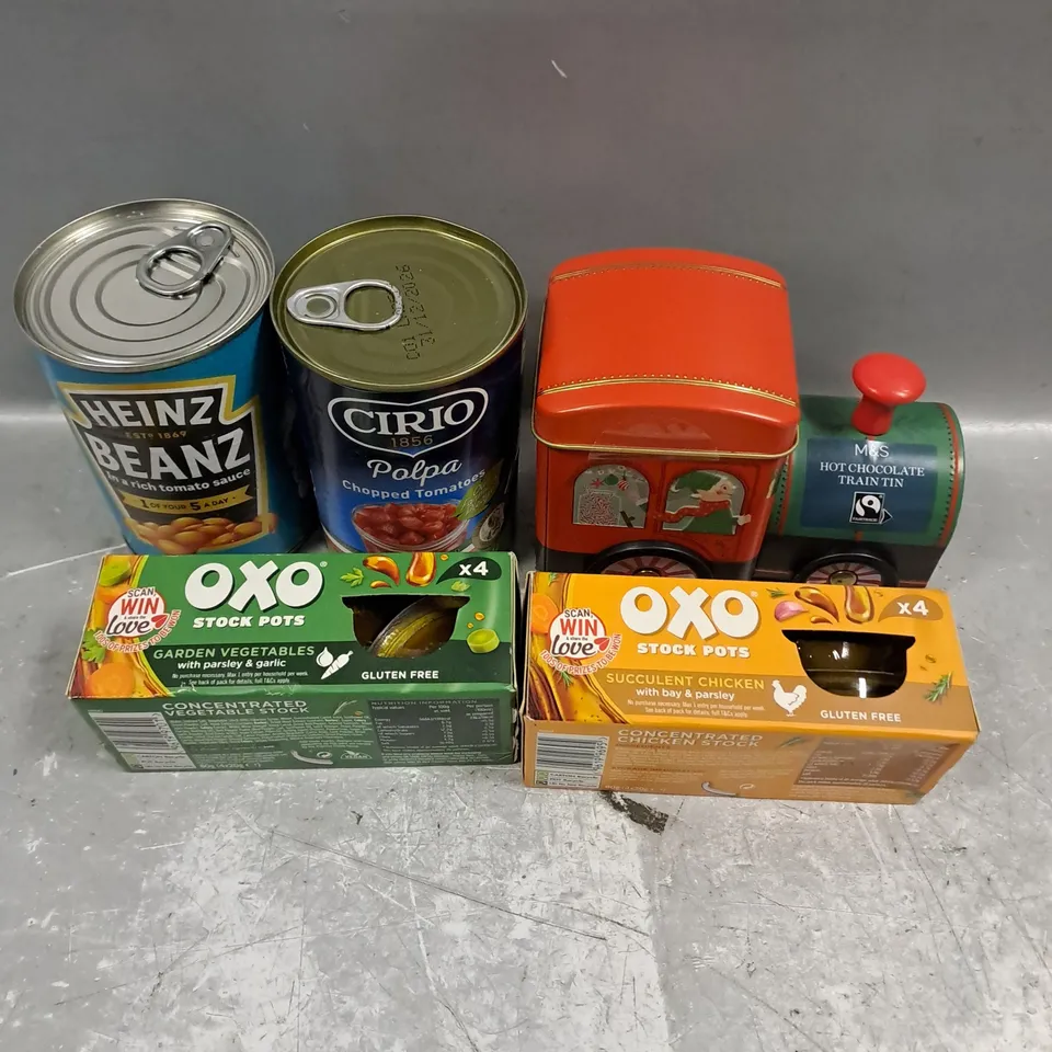 APPROXIMATELY 15 ASSORTED FOOD/DRINK PRODUCTS TO INCLUDE OXO STOCK POTS, M&S TRAIN TIN, HEINZ BEANS ETC 