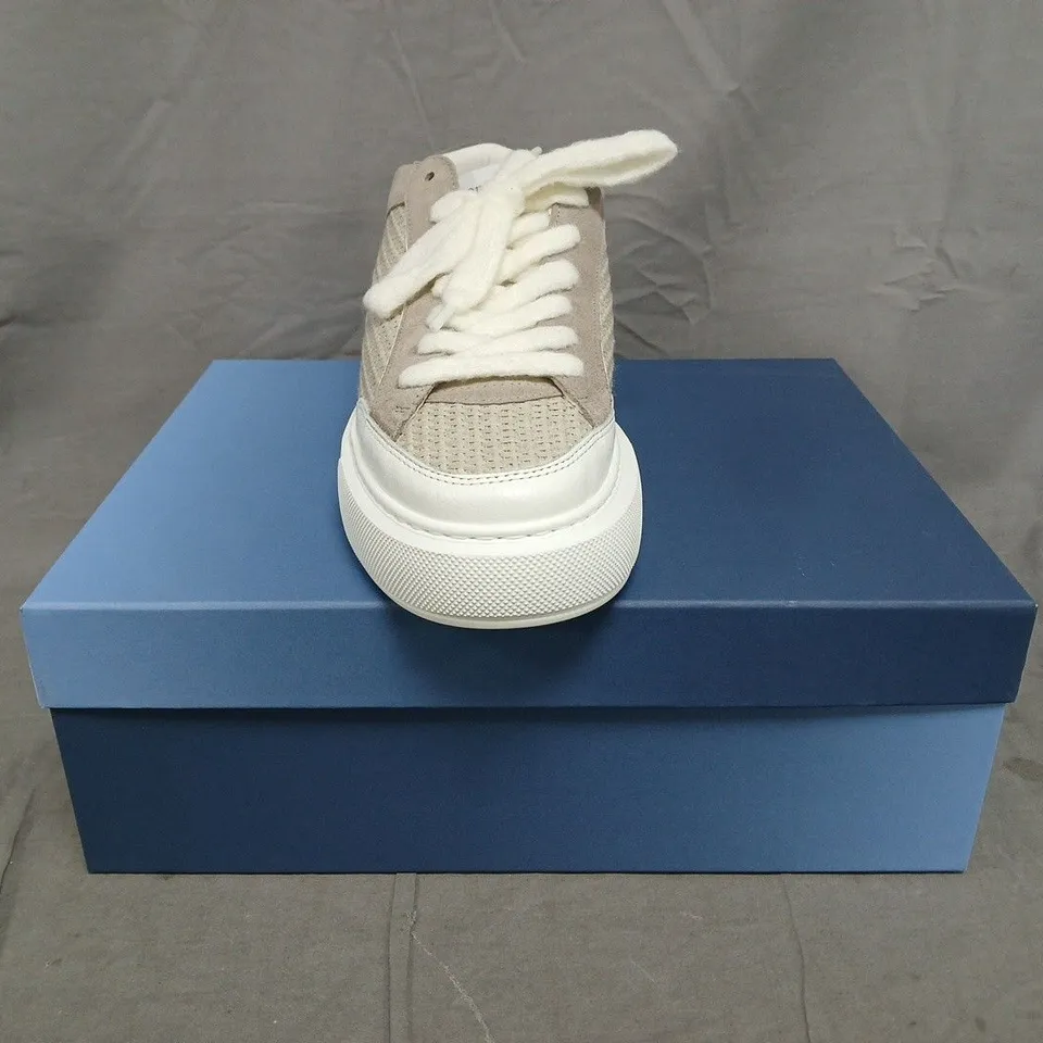 BOXED PAIR OF CLEENS LUXOR TRAINERS IN DUNE SIZE UK 11