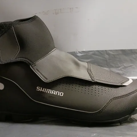 BOXED PAIR OF SHIMANO MW5 SHOES IN BLACK SIZE EU 48