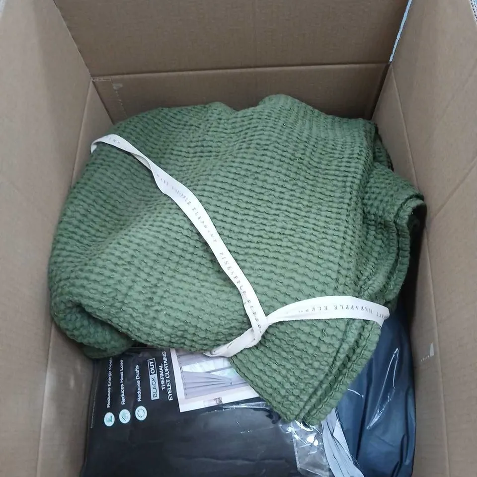BOX OF APPROXIMATELY 8 ASSORTED HOUSEHOLD ITEMS TO INCLUDE ECO BLACK OUT THERMAL EYELET CURTAINS, PINEAPPLE ELEPHANT GREEN THROW ETC