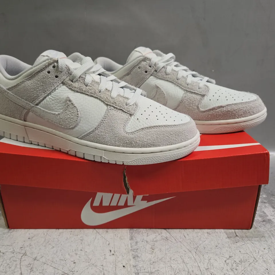 BOXED PAIR OF NIKE DUNK LOW SHOES IN PHOTON DUST/SUMMIT WHITE SIZE UK 10
