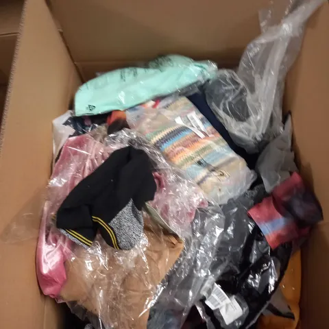 BOX OF APPROX 35 ASSORTED CLOTHING ITEMS TO INCLUDE - DRESSES, T-SHIRTS AND TROUSERS