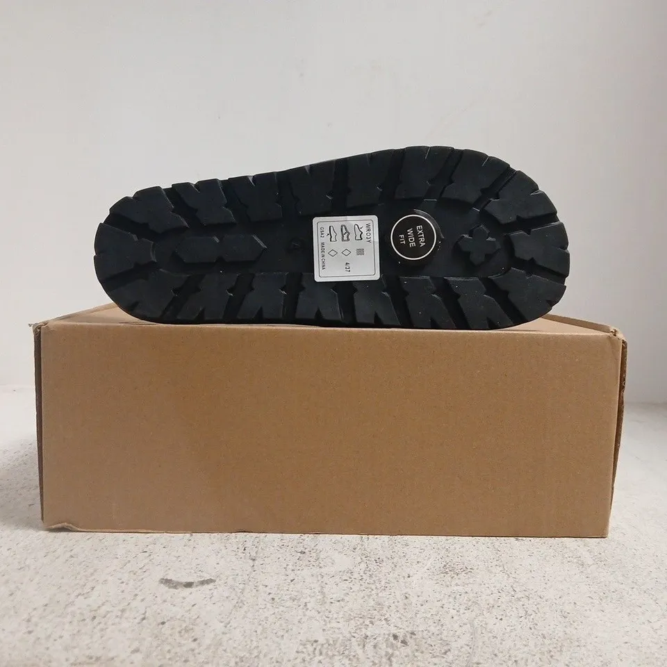 BOXED PAIR OF THE VERY COLLECTION MULES IN BROWN SIZE 4